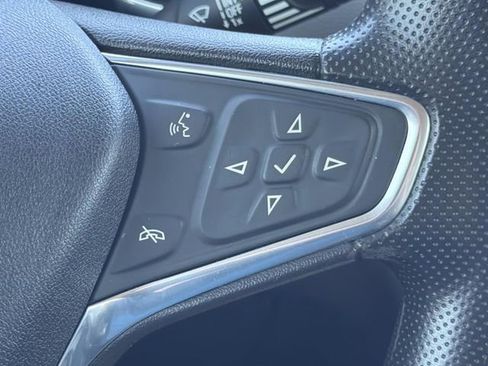 Used 2019 Chevrolet Equinox LS FWD image 25