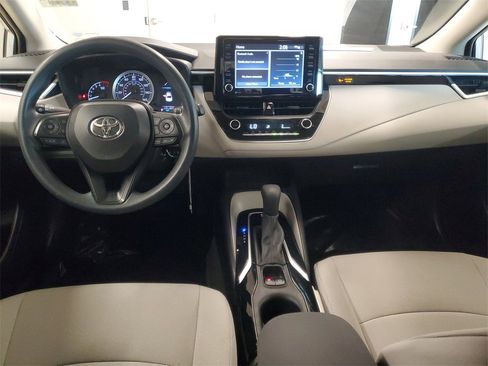 Used 2022 Toyota Corolla LE image 9
