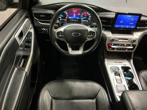 Used 2021 Ford Explorer XLT w/ Equipment Group 202A image 12