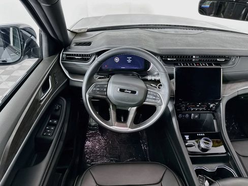 Certified 2025 Jeep Grand Cherokee L Limited AWD/4WD image 33