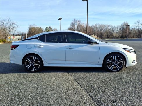 Used 2022 Nissan Sentra SR w/ Trunk Package image 3