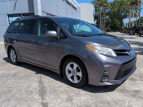 Used 2018 Toyota Sienna LE FWD image 2