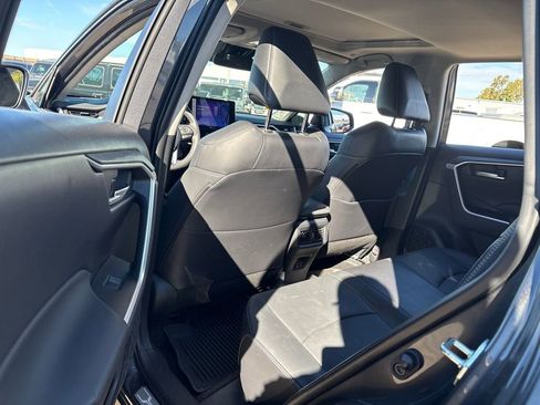 Used 2023 Toyota RAV4 XLE Premium image 12