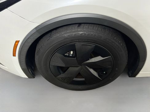 Used 2023 Toyota Prius LE image 14