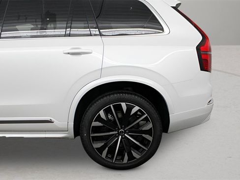 New 2026 Volvo XC90 B5 Core w/ Protection Package Premier image 14