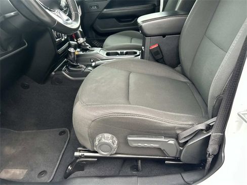 Used 2018 Jeep Wrangler Unlimited Sahara image 20