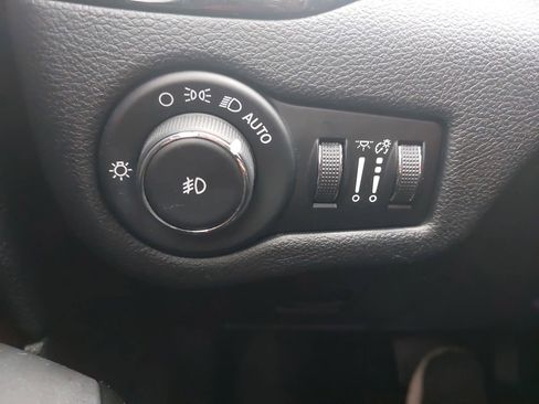 Used 2020 Jeep Cherokee Latitude Plus image 24