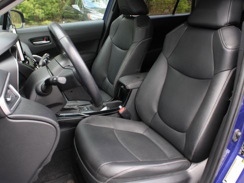 Used 2023 Toyota Corolla Cross XLE w/ Convenience Package AWD/4WD image 17