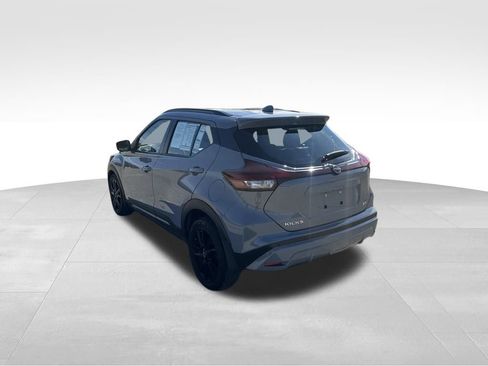 Used 2023 Nissan Kicks SR image 2