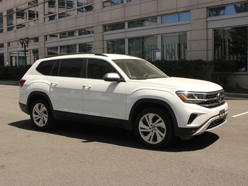 Used 2021 Volkswagen Atlas SE FWD image 2