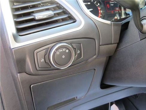 Used 2018 Ford Edge SEL image 27