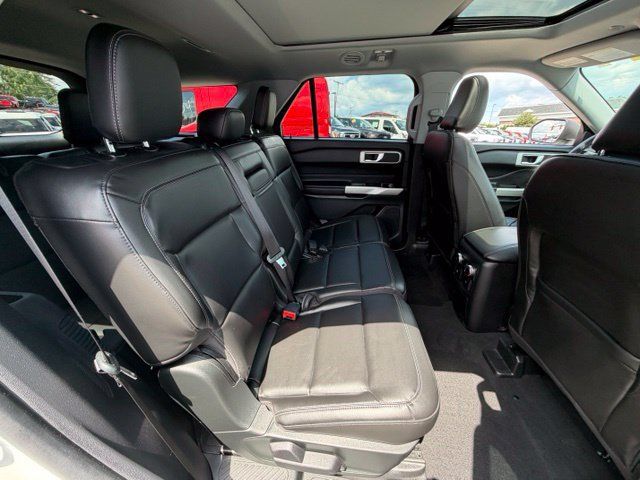 Certified 2022 Ford Explorer XLT w/ Equipment Group 202A AWD/4WD image 16