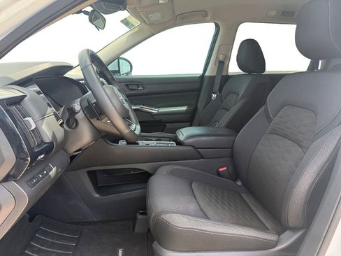 Used 2025 Nissan Pathfinder SV FWD image 10
