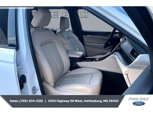 Used 2025 Jeep Grand Cherokee L Limited w/ Luxury Tech Group II RWD image 6