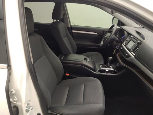 Used 2019 Toyota Highlander LE image 21