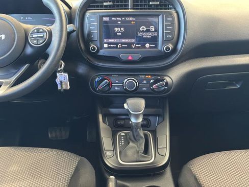 Used 2025 Kia Soul LX w/ LX Technology Package FWD image 21