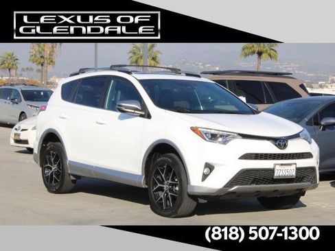 Used 2017 Toyota RAV4 SE image 1