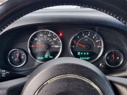 Used 2016 Jeep Wrangler Unlimited Sahara image 16