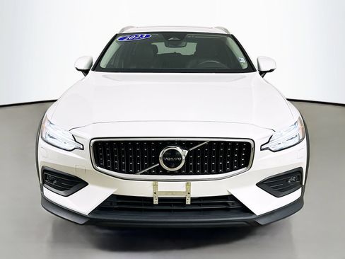 Used 2023 Volvo V60 B5 Cross Country Ultimate w/ Climate Package AWD/4WD image 2