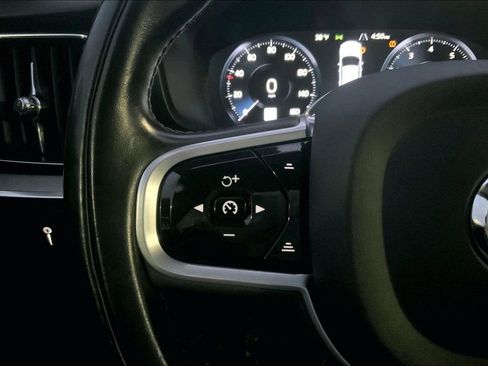 Used 2022 Volvo V60 T5 Cross Country image 24