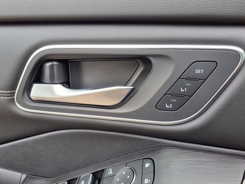 New 2025 Nissan Rogue Platinum w/ Platinum Premium Package image 17