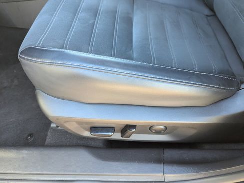 Used 2024 Mitsubishi Outlander SE image 32