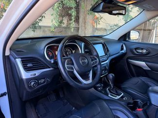 Used 2017 Jeep Cherokee Overland w/ Technology Group AWD/4WD video 2