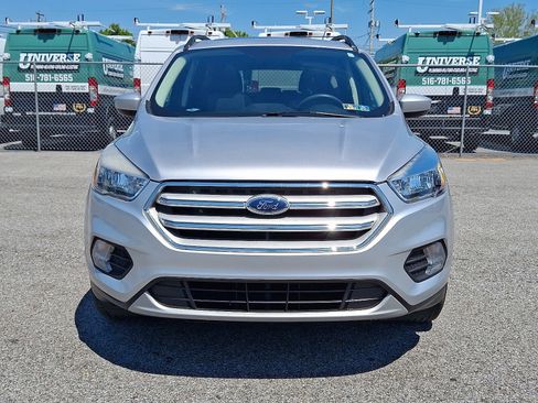 Used 2018 Ford Escape SE w/ SE Sync 3 Package AWD/4WD image 2