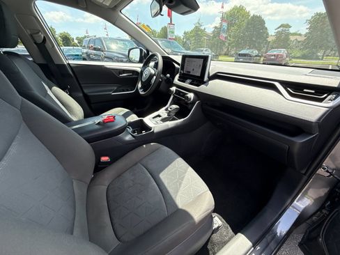 Used 2025 Toyota RAV4 XLE FWD image 26