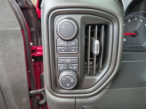 Used 2020 Chevrolet Silverado 1500 Custom Trail Boss w/ Custom Convenience Package AWD/4WD image 28
