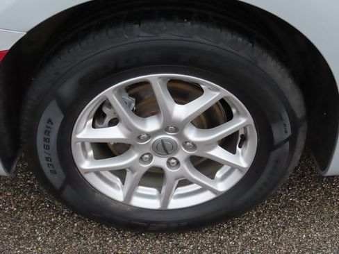 Used 2024 Chrysler Pacifica Touring-L image 17