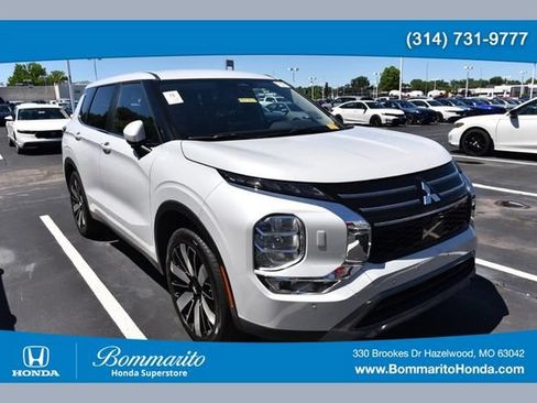 Used 2025 Mitsubishi Outlander SE AWD/4WD image 1
