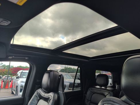 Used 2021 Lincoln Navigator Reserve AWD/4WD image 27