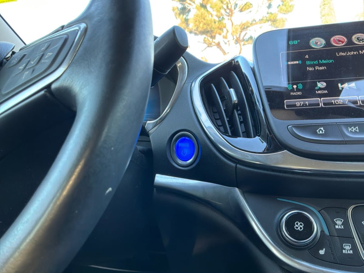 Used 2017 Chevrolet Volt Premier w/ Driver Confidence II Package FWD image 17