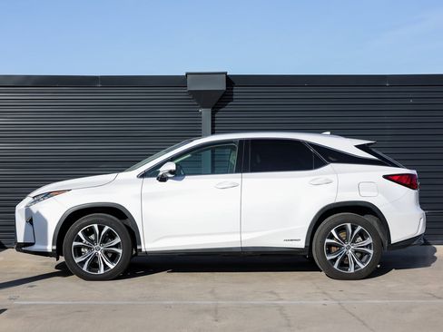 Used 2018 Lexus RX 450h AWD image 2