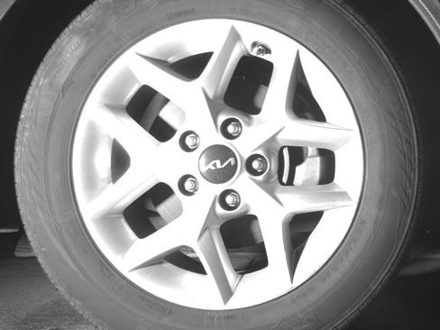 Used 2025 Kia Soul LX w/ LX Technology Package image 13