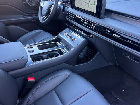 New 2026 Lincoln Aviator AWD w/ Jet Appearance Package image 15