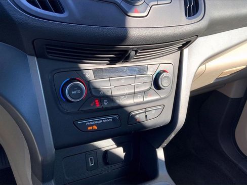 Used 2018 Ford Escape SE image 29