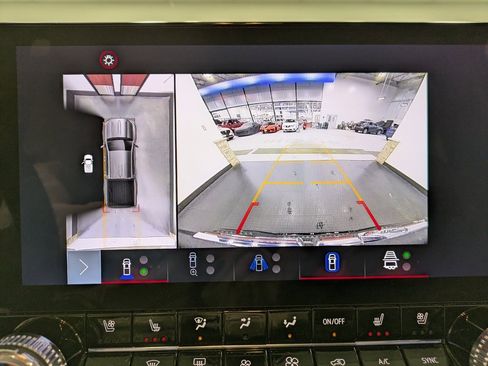 Used 2024 GMC Canyon Denali image 13