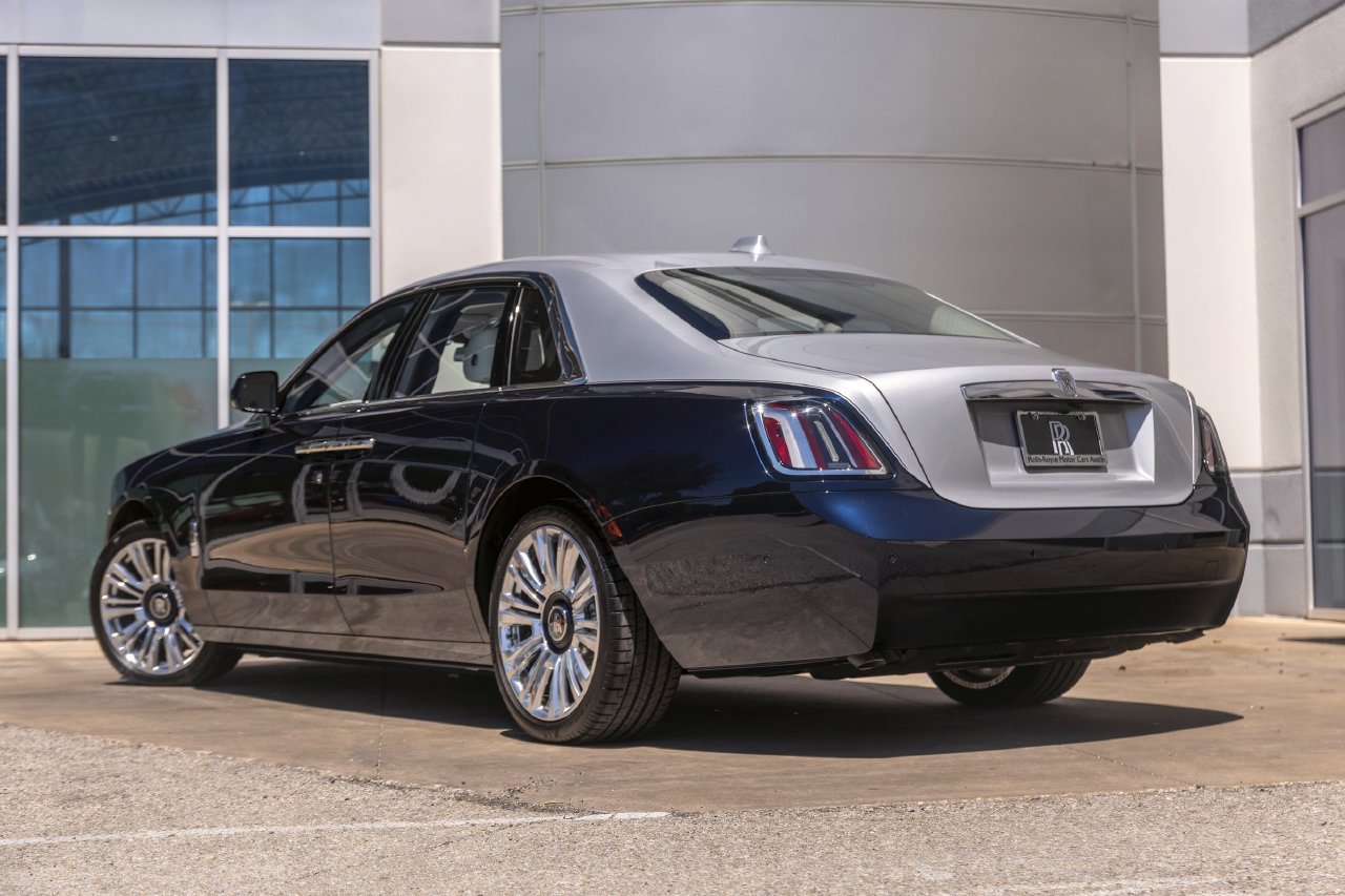 Certified 2025 Rolls-Royce Ghost AWD/4WD image 15