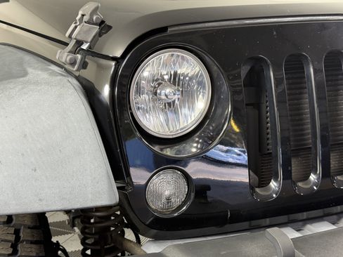 Used 2018 Jeep Wrangler Unlimited Sport S image 7