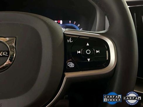 Used 2025 Volvo XC60 B5 Plus image 30