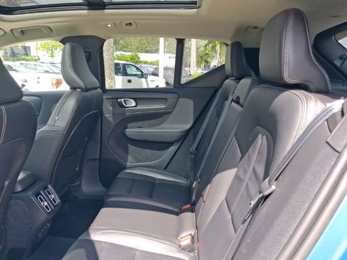 Used 2023 Volvo XC40 B4 Plus w/ Driver Assist Package FWD image 8