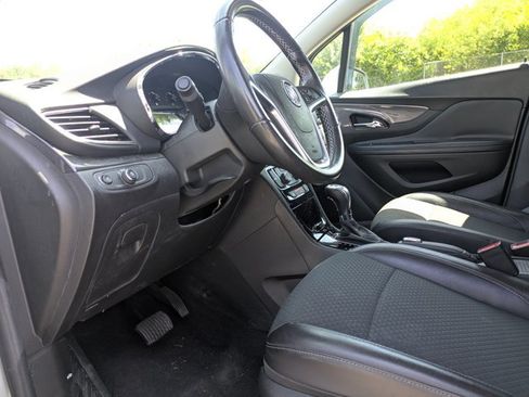 Used 2022 Buick Encore Preferred w/ Safety Package FWD image 10