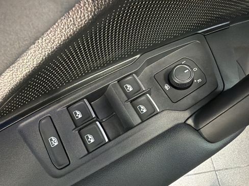 New 2026 Volkswagen Tiguan SE FWD image 14