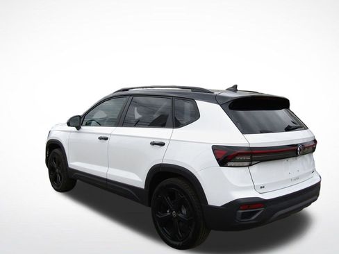 New 2026 Volkswagen Taos SE AWD/4WD image 2