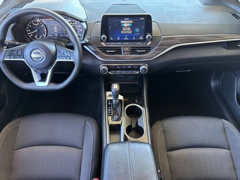 Used 2024 Nissan Altima 2.5 SV image 14