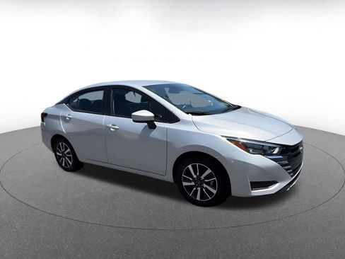 Used 2025 Nissan Versa SV FWD image 2