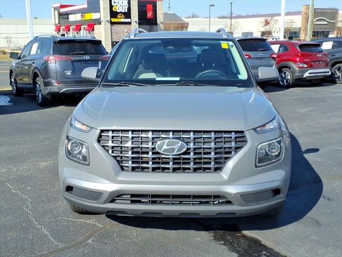 Used 2023 Hyundai Venue SEL w/ Cargo Package image 2