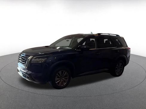 Used 2025 Nissan Pathfinder SV FWD image 8